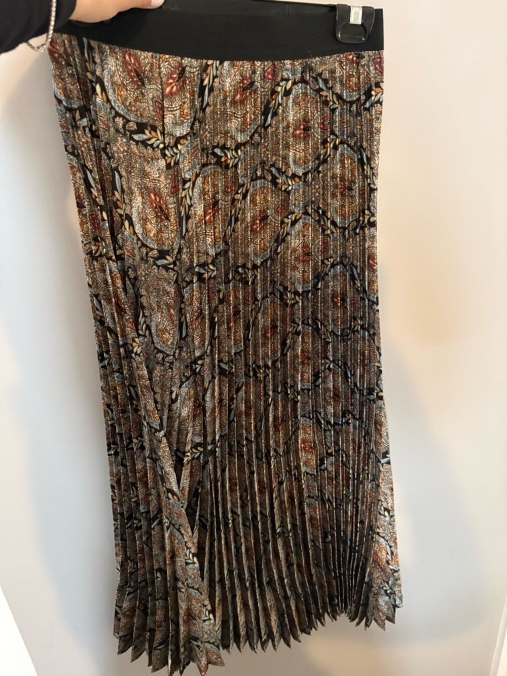 Pleated Midi Skirt in Brown Multi Floral Print size M